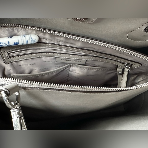 Michael Kors Large Center Zip Tote & Jet Set Travel Continental Wristlet in Grey - Picture 8 of 16